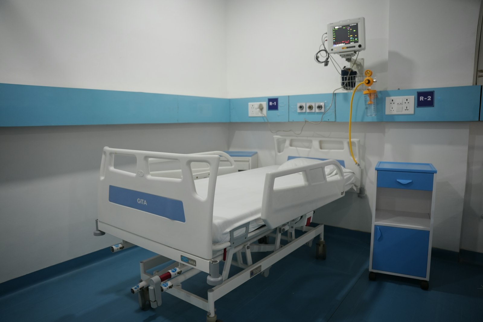 Clean, modern hospital room with an adjustable bed