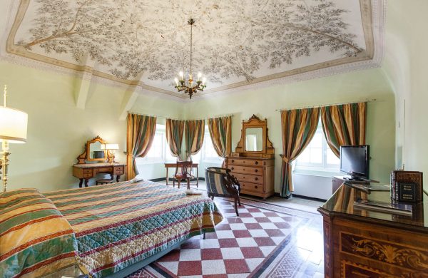 Rooms & Suites