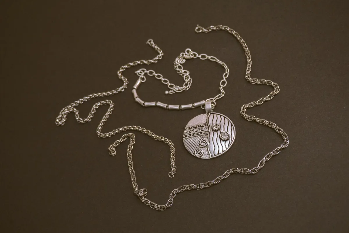 Silver chain necklace with a round engraved pendant Silver chain necklace with a round engraved pendant