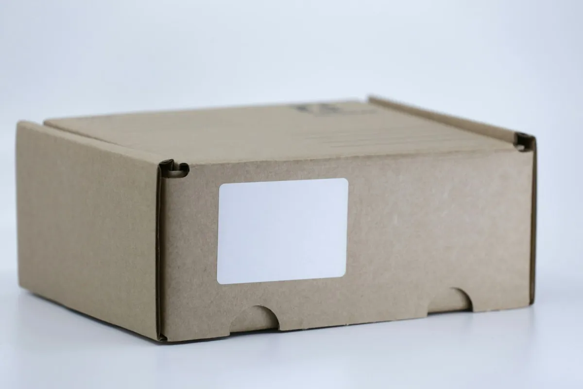 A plain cardboard delivery box with a blank label