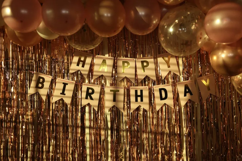 BannerBuzz: personalised party banners, garden signs and neon from £6.74 Happy Birthday bunting banner with gold balloons and foil streamers
