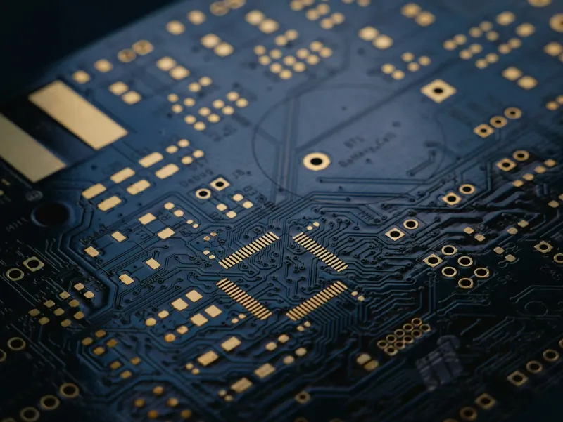Geekbuying: power stations, laser engravers and retro consoles from UK stock Close-up of a dark blue circuit board with gold contacts and a microchip